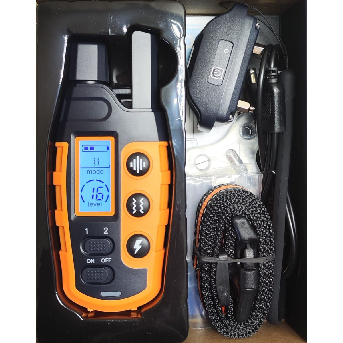 Elektrinis šuns dresūros antkaklis su pulteliu „RS2 Orange” Elektrinis šuns dresūros antkaklis su pulteliu „RS2 Orange”